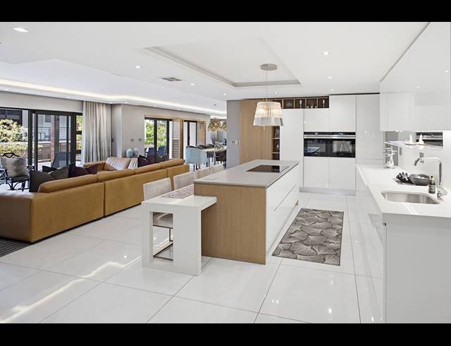 5 BEDROOM HOUSE FOR SALE IN IZINGA
